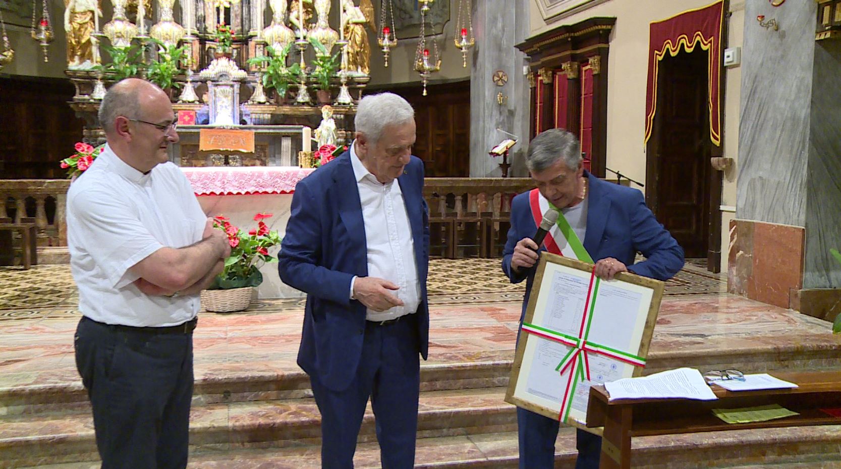 Festa patronale ad Alzate Brianza: riconoscimento a Giovanni Pontiggia a 50 anni dall’elezione a sindaco