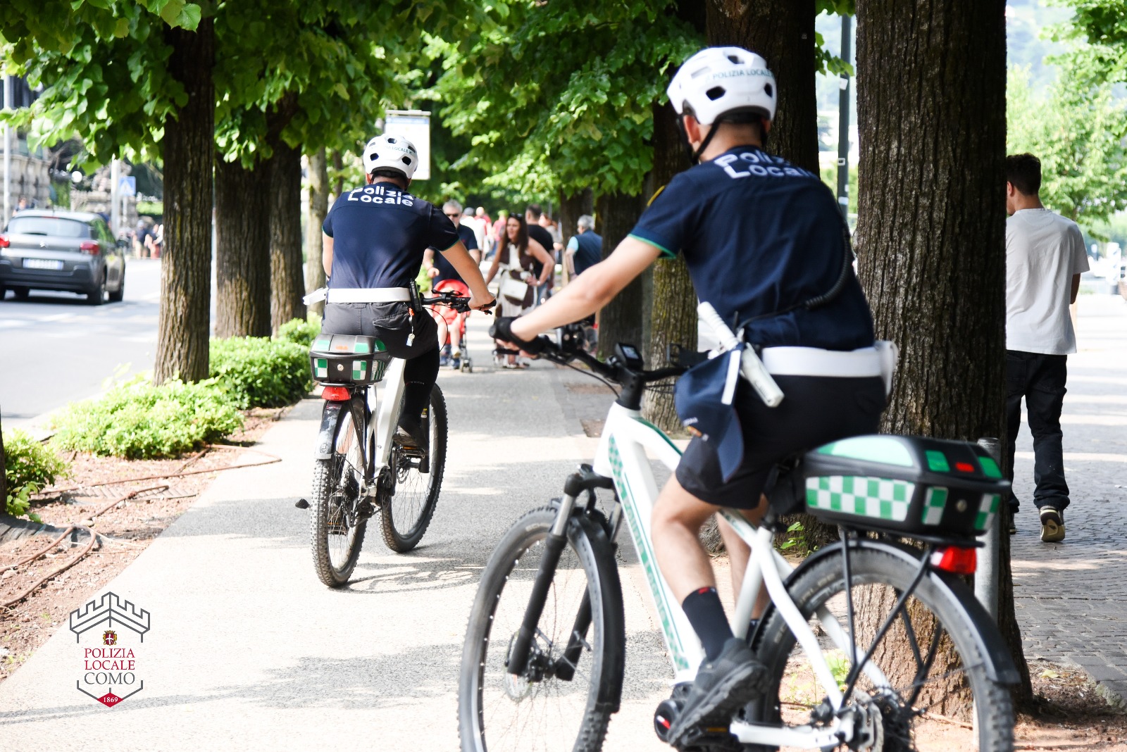 Controlli in viale Geno, auto irregolari. Una era di un “buttadentro”