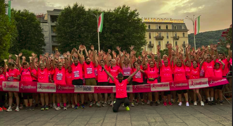 La corsa rosa ha colorato la città. Più di 4mila persone alla StraWoman di Como