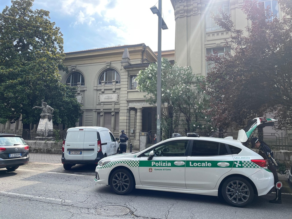 Carducci: il Comune rompe i lucchetti dell’associazione