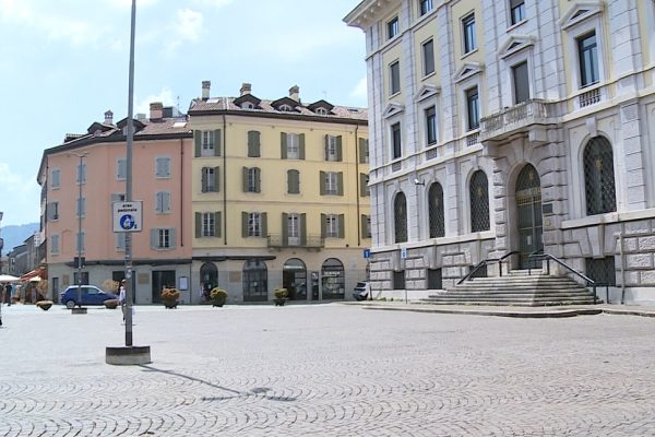 piazza Perretta Como
