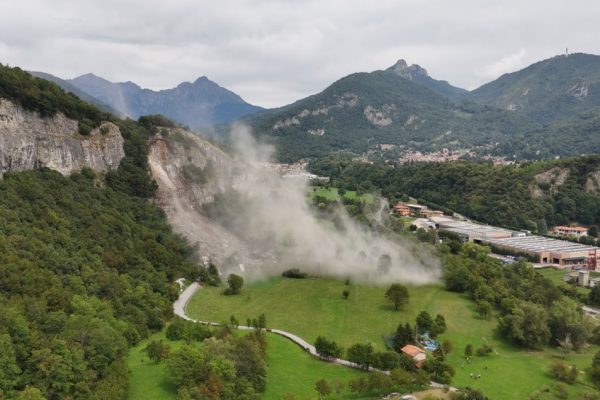 Scarenna-Caslino d’Erba, ufficialmente ripartiti i lavori sulla strada interrotta dal 2010