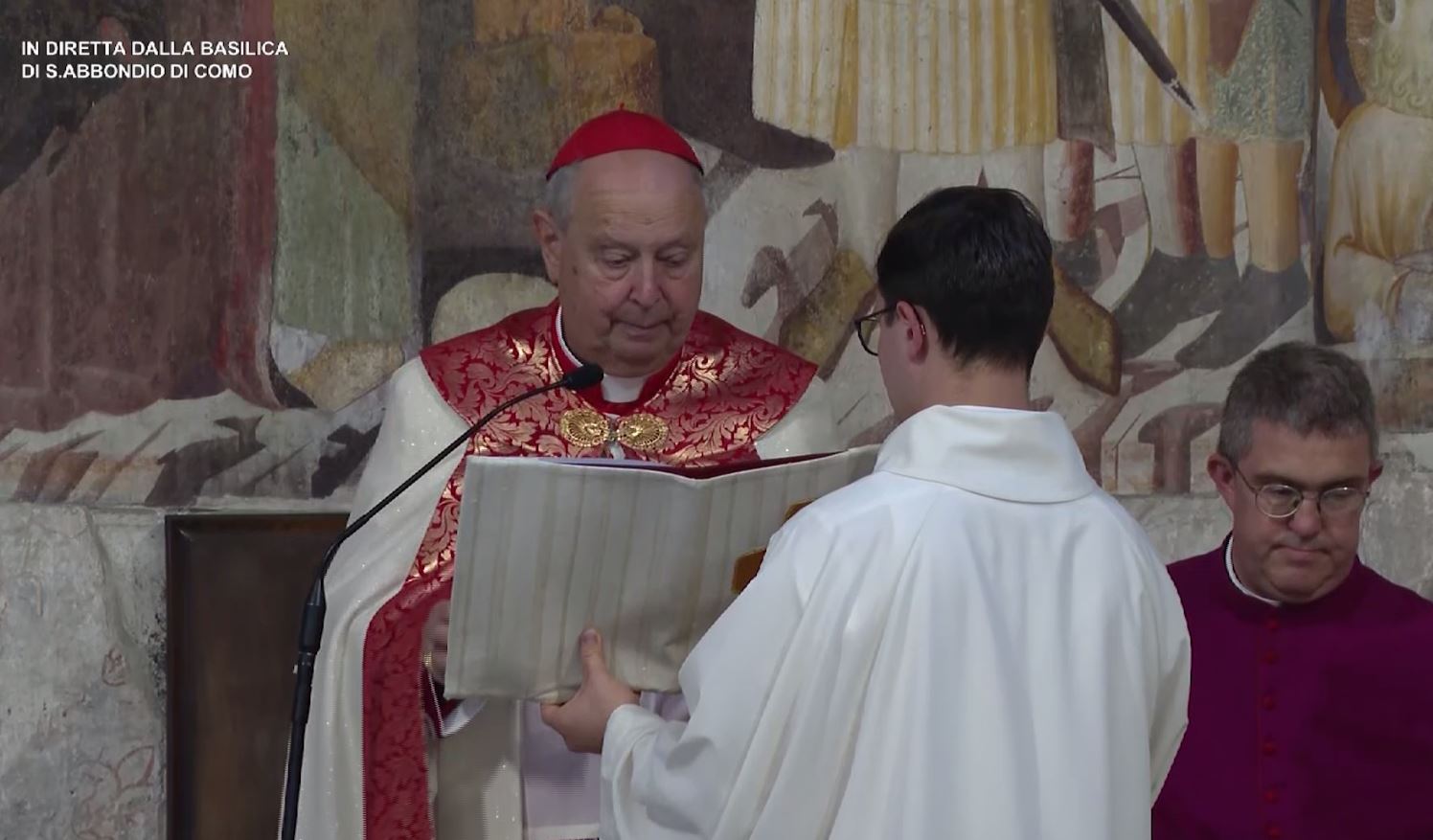 Appello del cardinale Cantoni ai politici: “Umiltà, dialogo, ascolto e attenzione agli yes man”