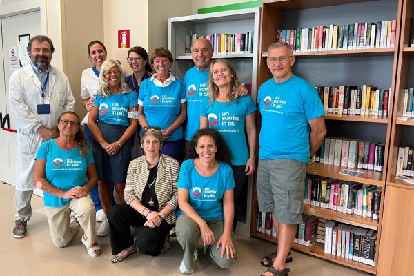 Sant’Anna, 300 libri donati alla Geriatria. Avviato nel reparto il percorso “Dementia Friendly”