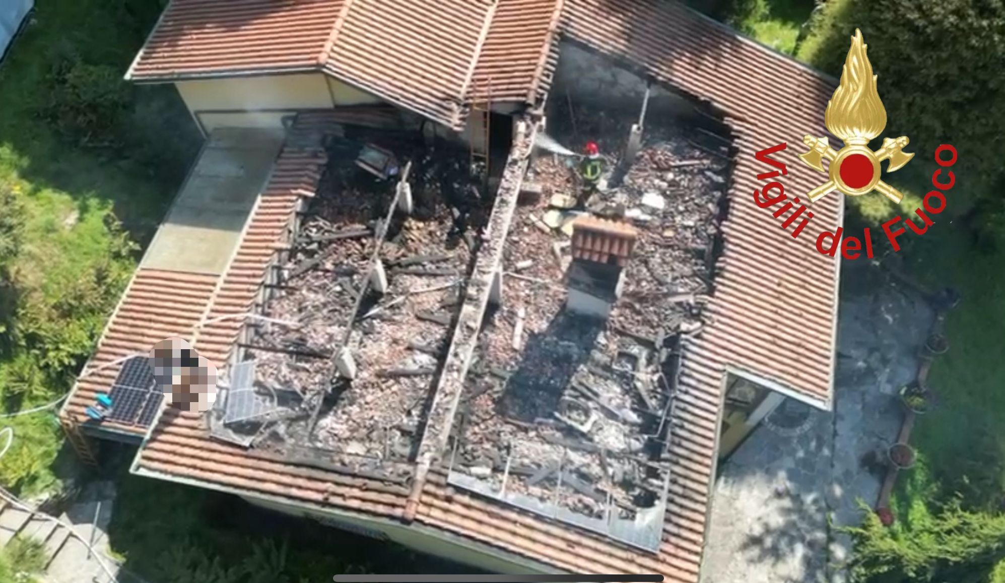 Asso, incendio in un’abitazione: distrutti tetto e sottotetto