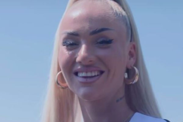 Moltrasio, furto a casa di Alisha Lehmann. Il post ironico della calciatrice