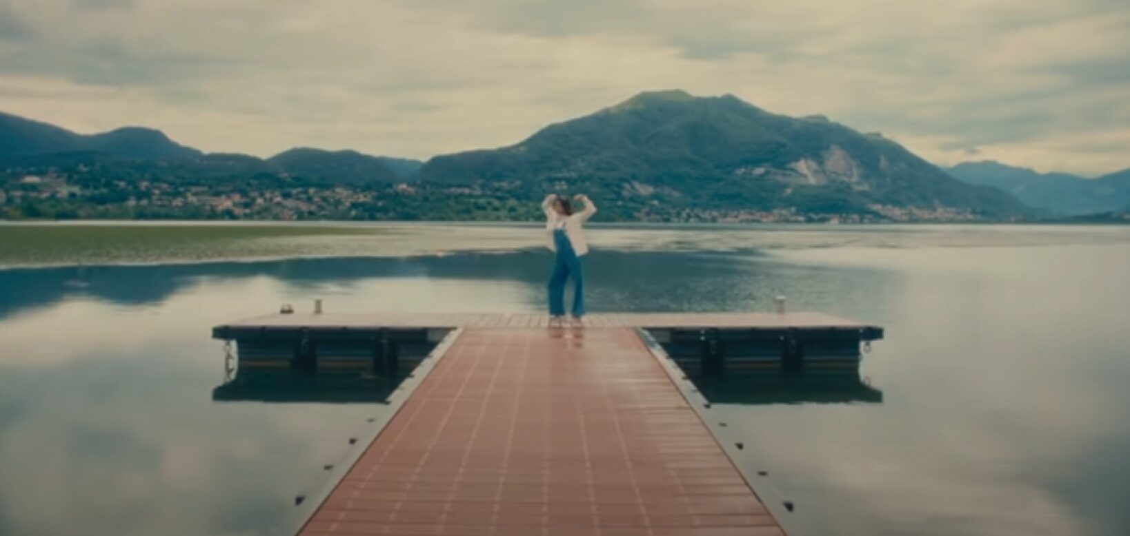 Eros Ramazzotti gira il nuovo video sul lago di Pusiano