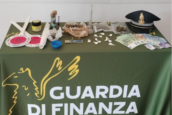 Carlazzo, scambio di droga al bar: cittadino turco arrestato per spaccio