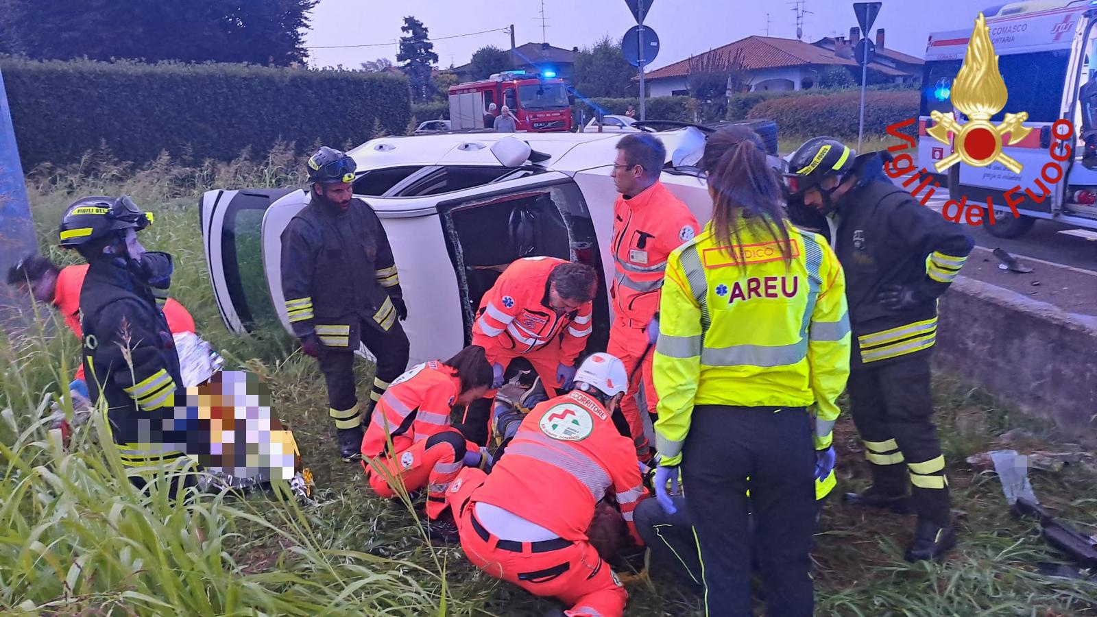 Incidente a Solbiate, uomo estratto dall’abitacolo dai vigili del fuoco