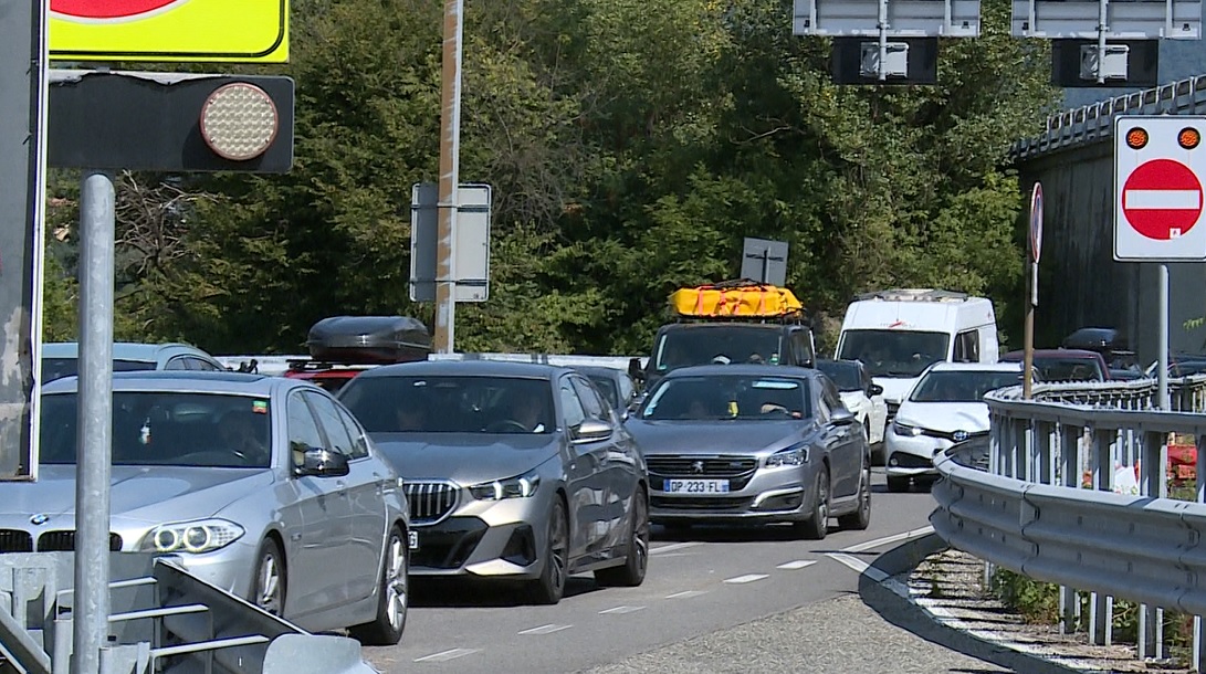 Tre giorni da bollino rosso sulle strade lariane: traffico sulla A9, Statale Regina paralizzata. Ecco le foto