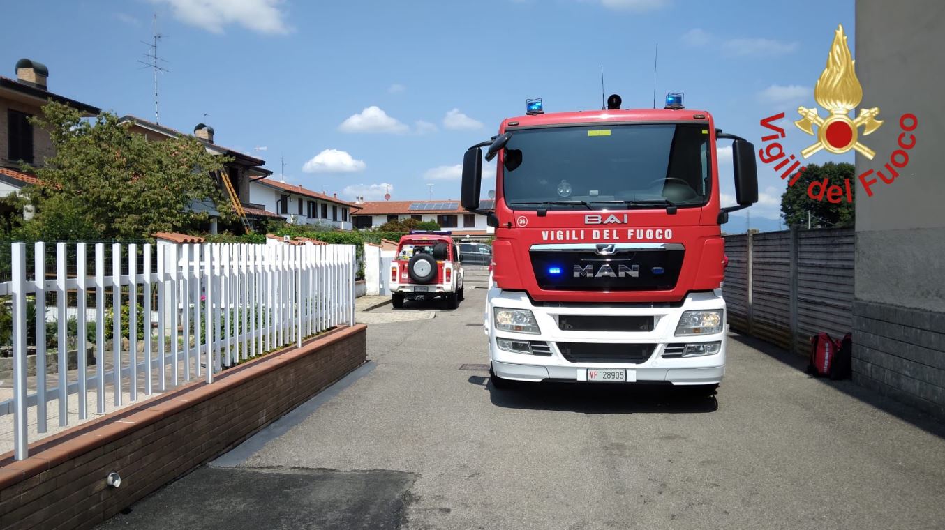 Rovellasca, incendio in un’abitazione: salvati quattro gatti