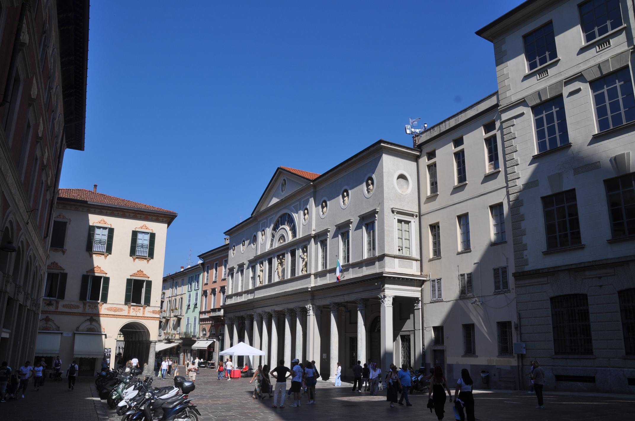 Parcheggi moto cancellati, Lega all’attacco: “Como sempre più ostile ai giovani e ai cittadini”