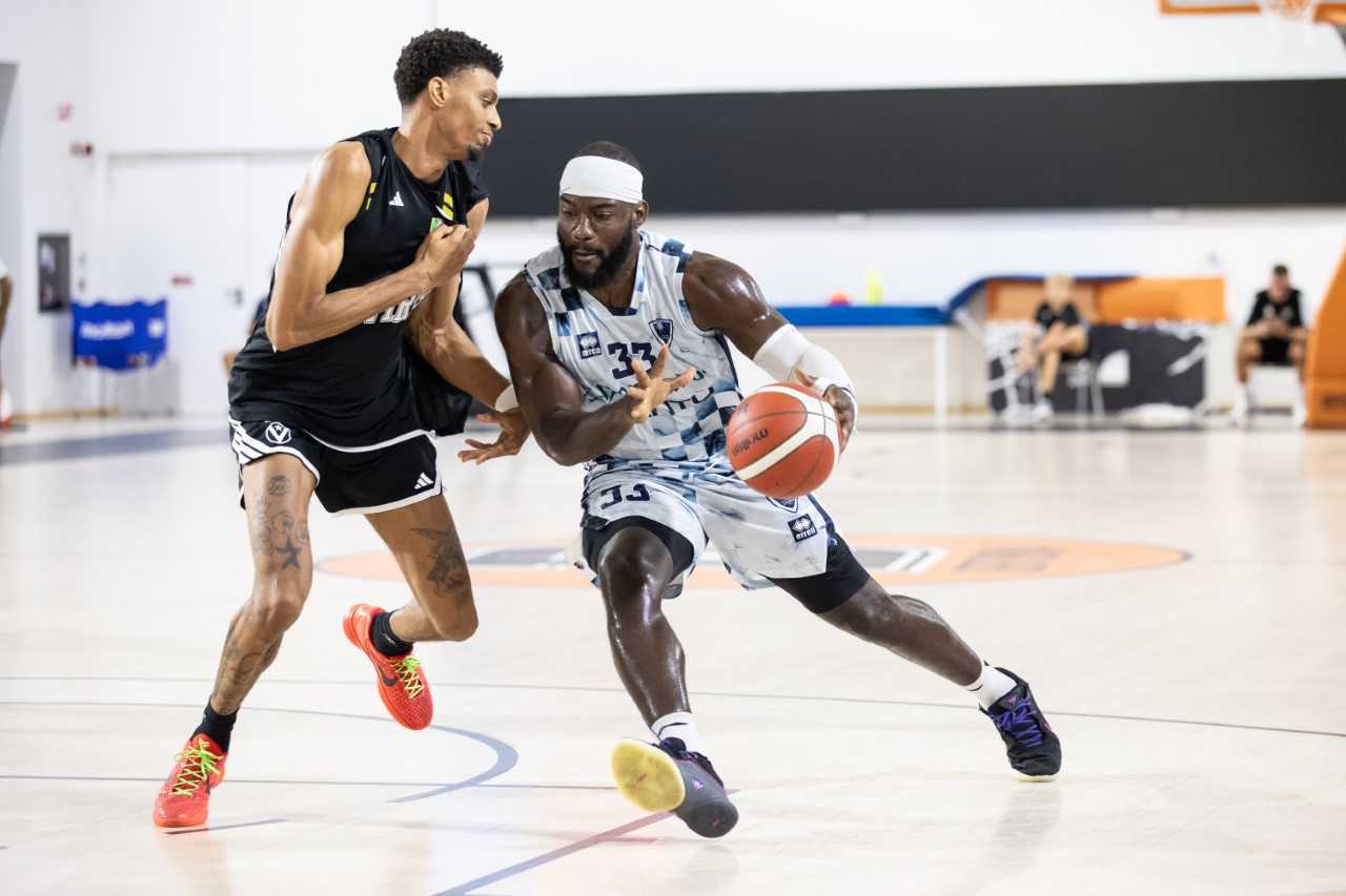 Basket: Cantù lotta ma alla fine vince Bologna