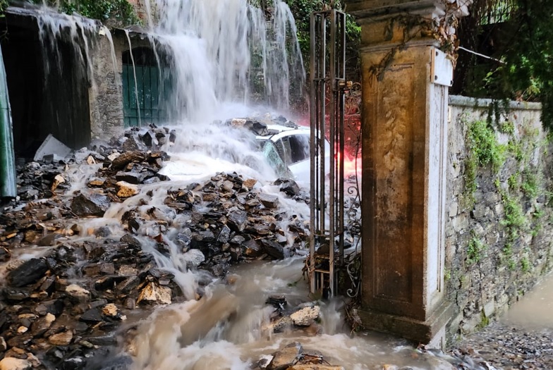 Frana al confine tra Blevio e Torno, sulla Lariana danni per 2 milioni di euro. Strada riaperta poco dopo le 18.30