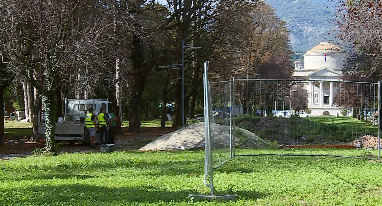 Giardini a lago, uomini e mezzi in cantiere. Frana di Civiglio, lavori a inizio ottobre
