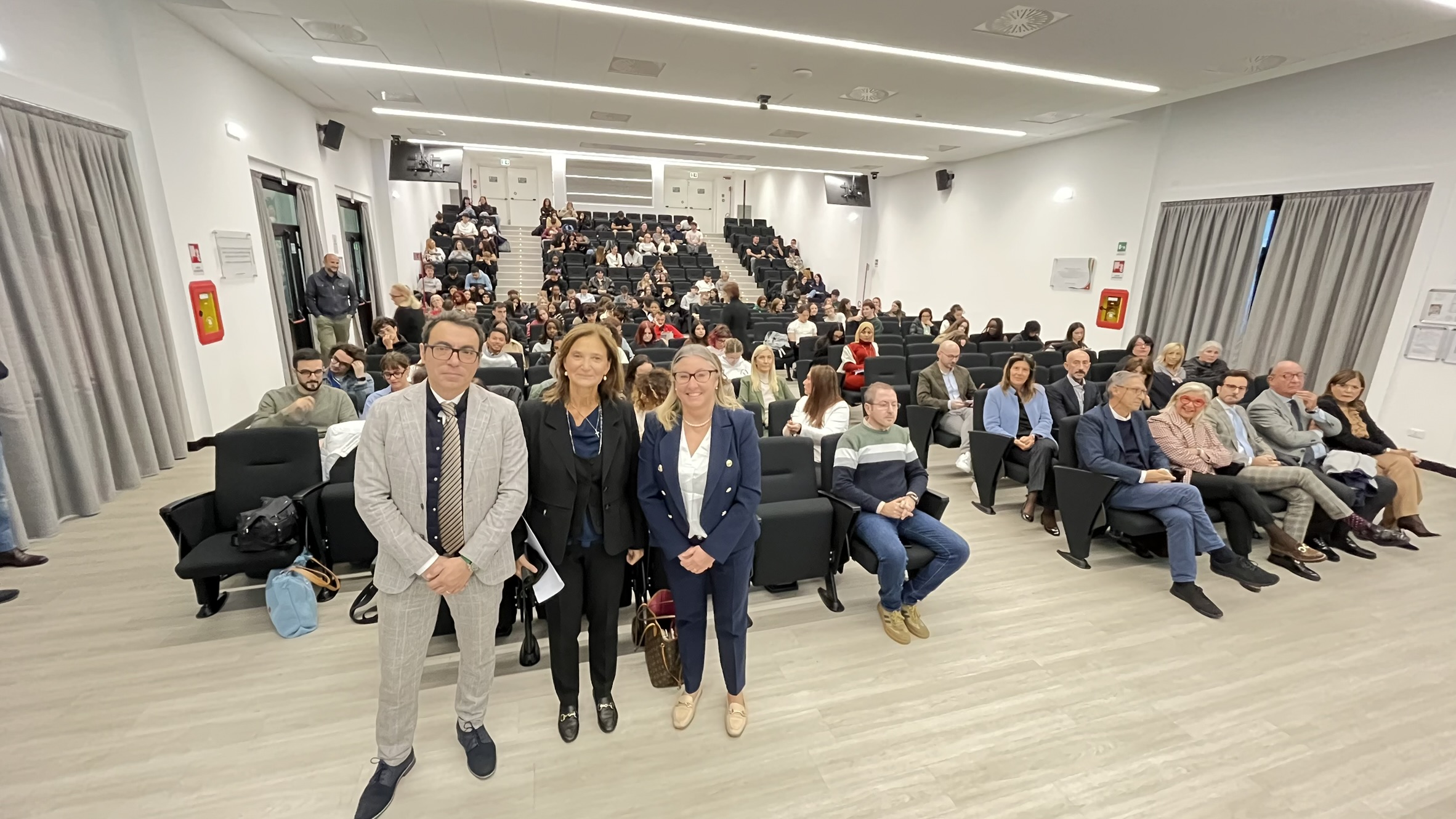 Infermieri, l’Insubria alle matricole: “Ricordatevi di ascoltare i pazienti”