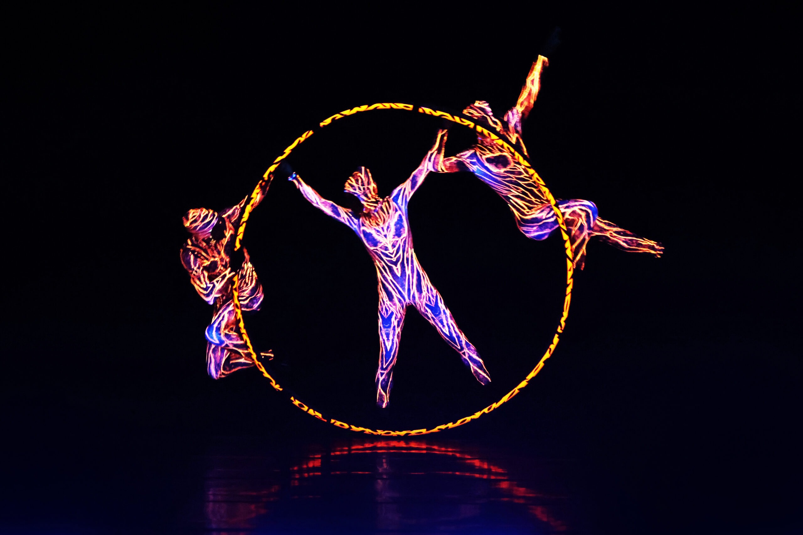 “Cosmos” al Sociale, alle 21.30 lo spettacolo in diretta su Etv