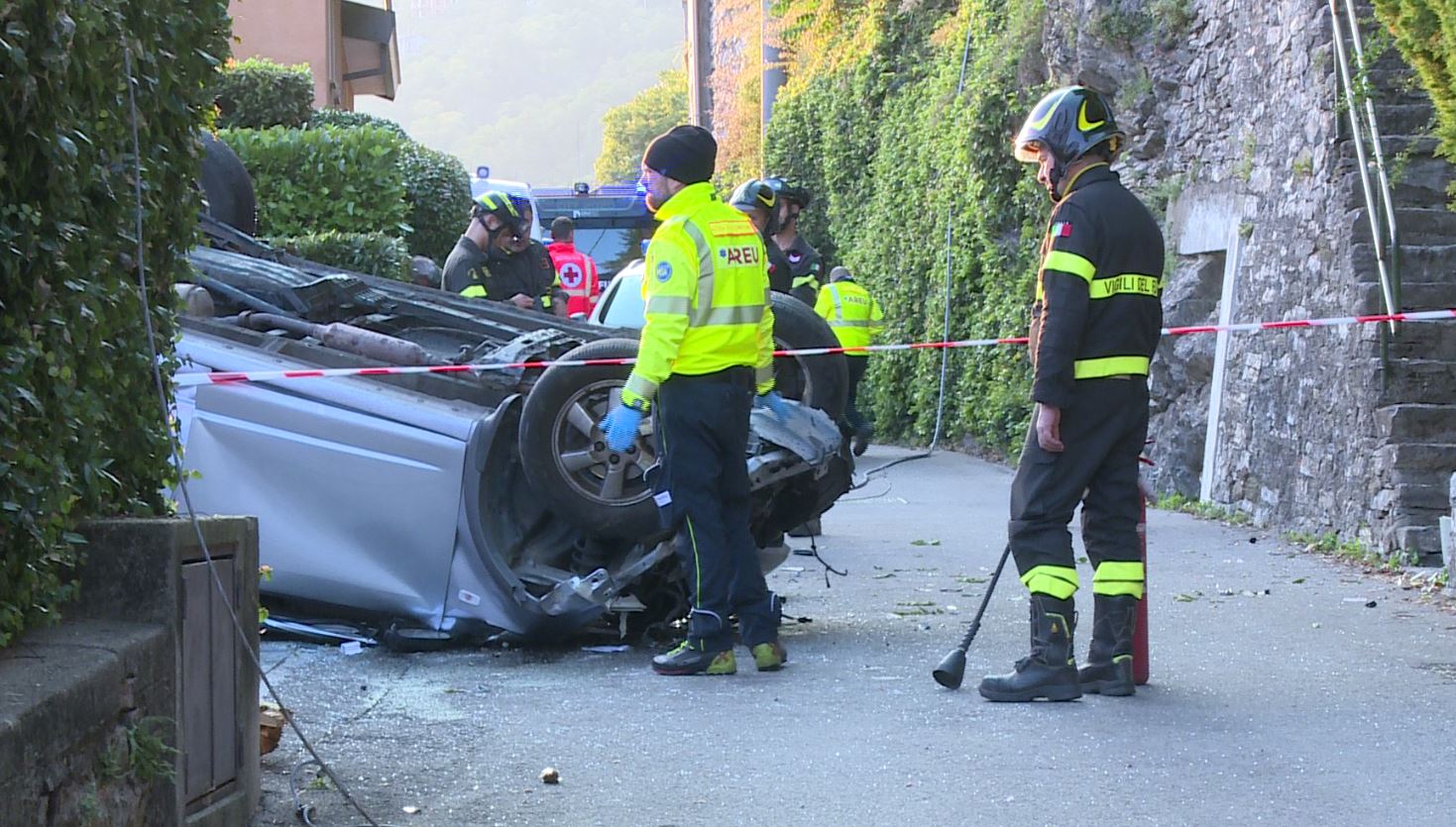 Cernobbio, perde il controllo dell’auto e precipita sulla strada sottostante. Morto 87enne