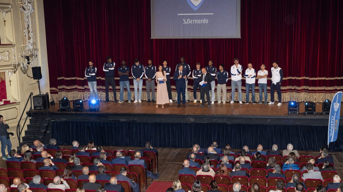 Pallacanestro Cantù, presentata al Sociale la nuova stagione