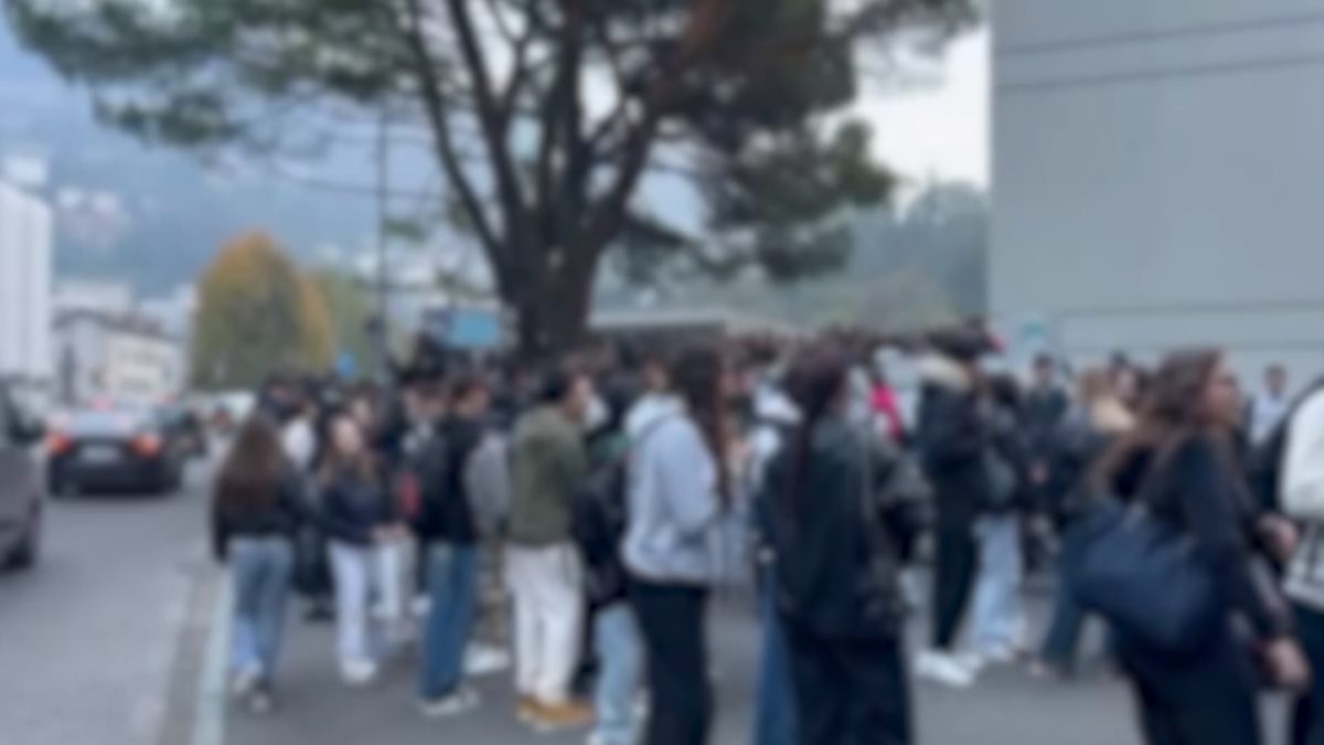 Como, multe agli studenti del Setificio: il Comune lavora a una convenzione per il parcheggio del San Martino