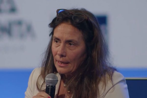 Caregiver familiari, approvato il ddl in Consiglio dei ministri. Locatelli: “Riconoscimento di tante persone che amano e curano”