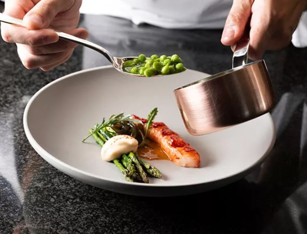 Guida Michelin, cinque stelle comasche. A Maranello festeggia la lariana Cattaneo