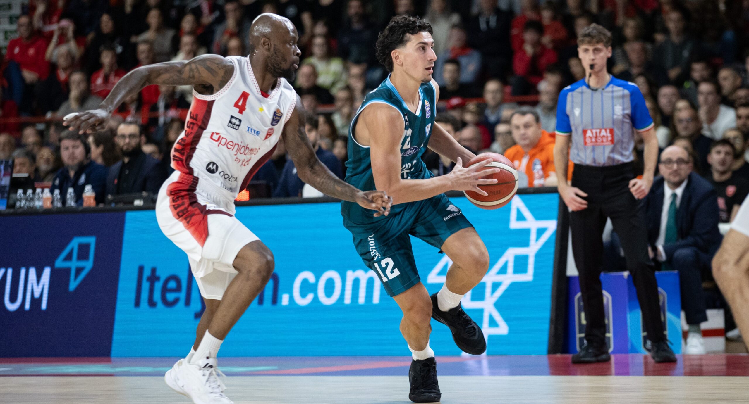 Il derby sorride a Varese: Cantù sconfitta per 91-82