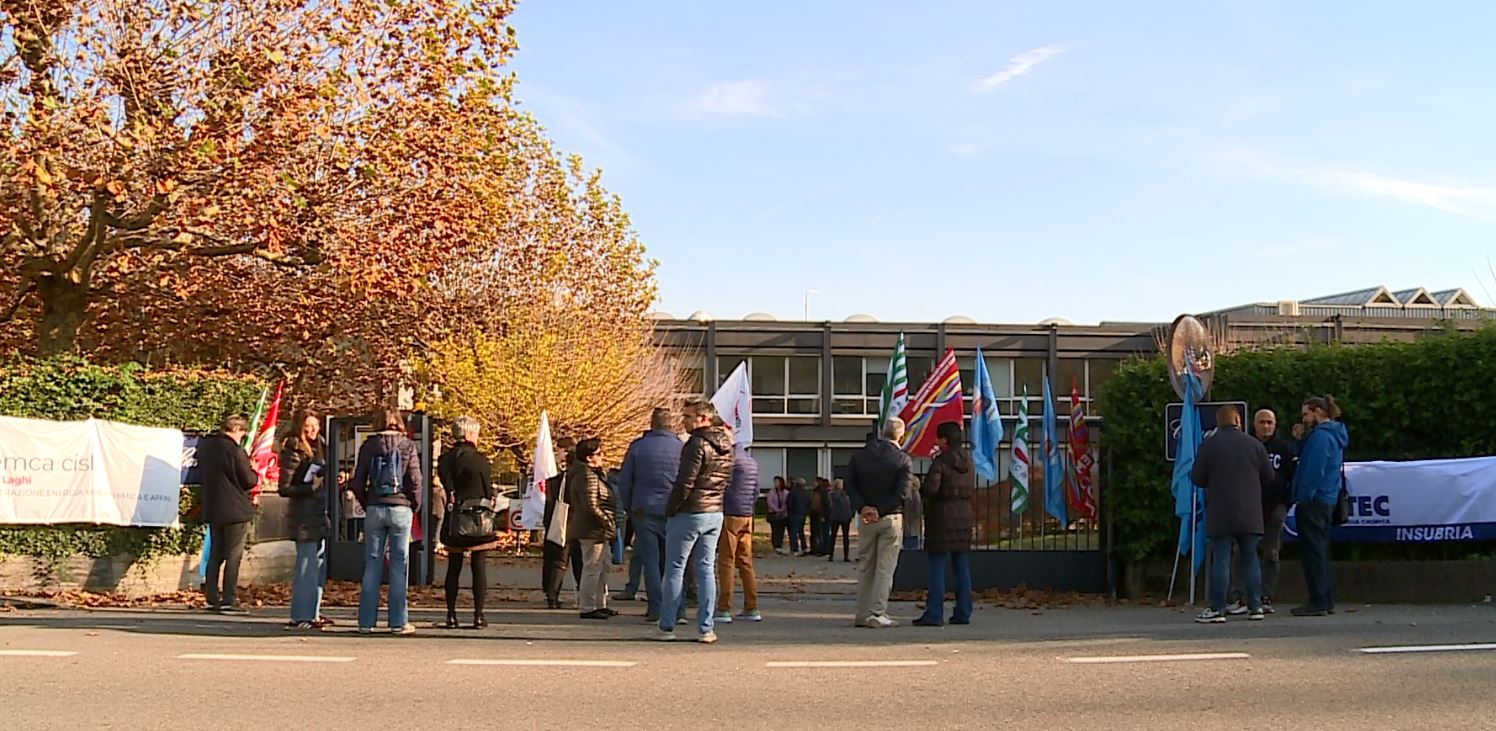 La parabola della Canepa di San Fermo, le storie dei dipendenti davanti alla fabbrica in liquidazione