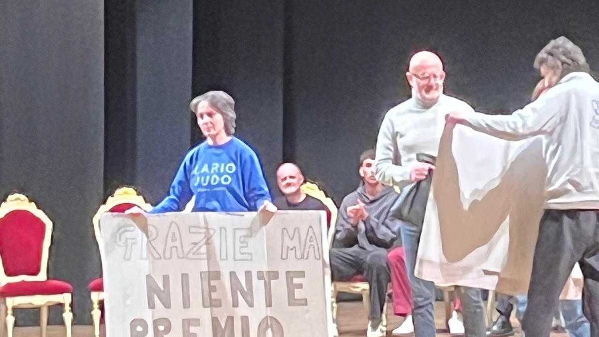 Dopo il premio rifiutato in teatro, Rapinese: “Scelto il modo più sbagliato di protestare”