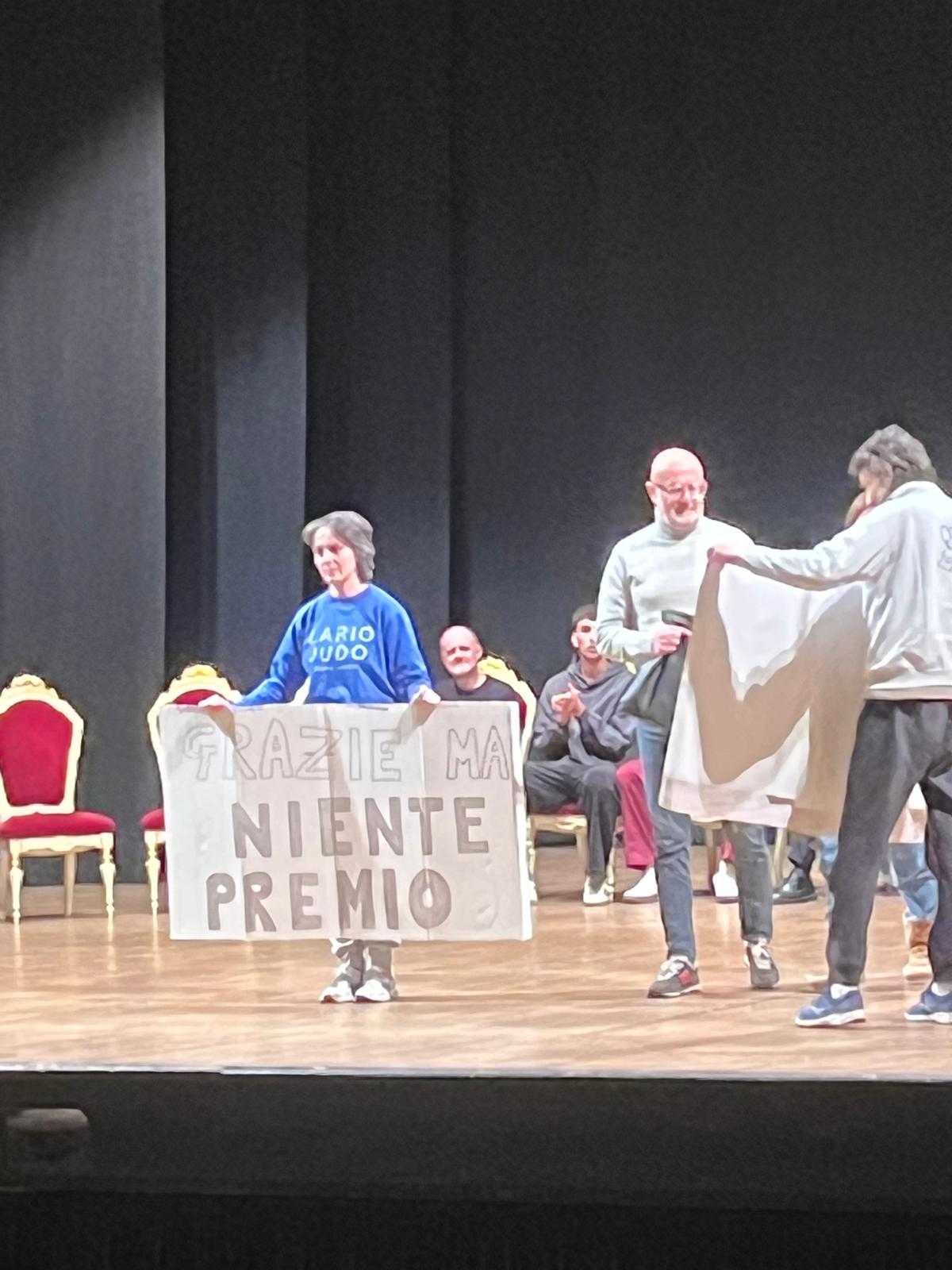 Dopo il premio rifiutato in teatro, Rapinese: “Scelto il modo più sbagliato di protestare”