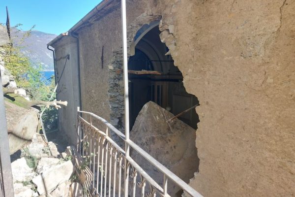 Frana a Brienno, un masso sfonda il Santuario: poche ore prima la messa di commemorazione dei defunti