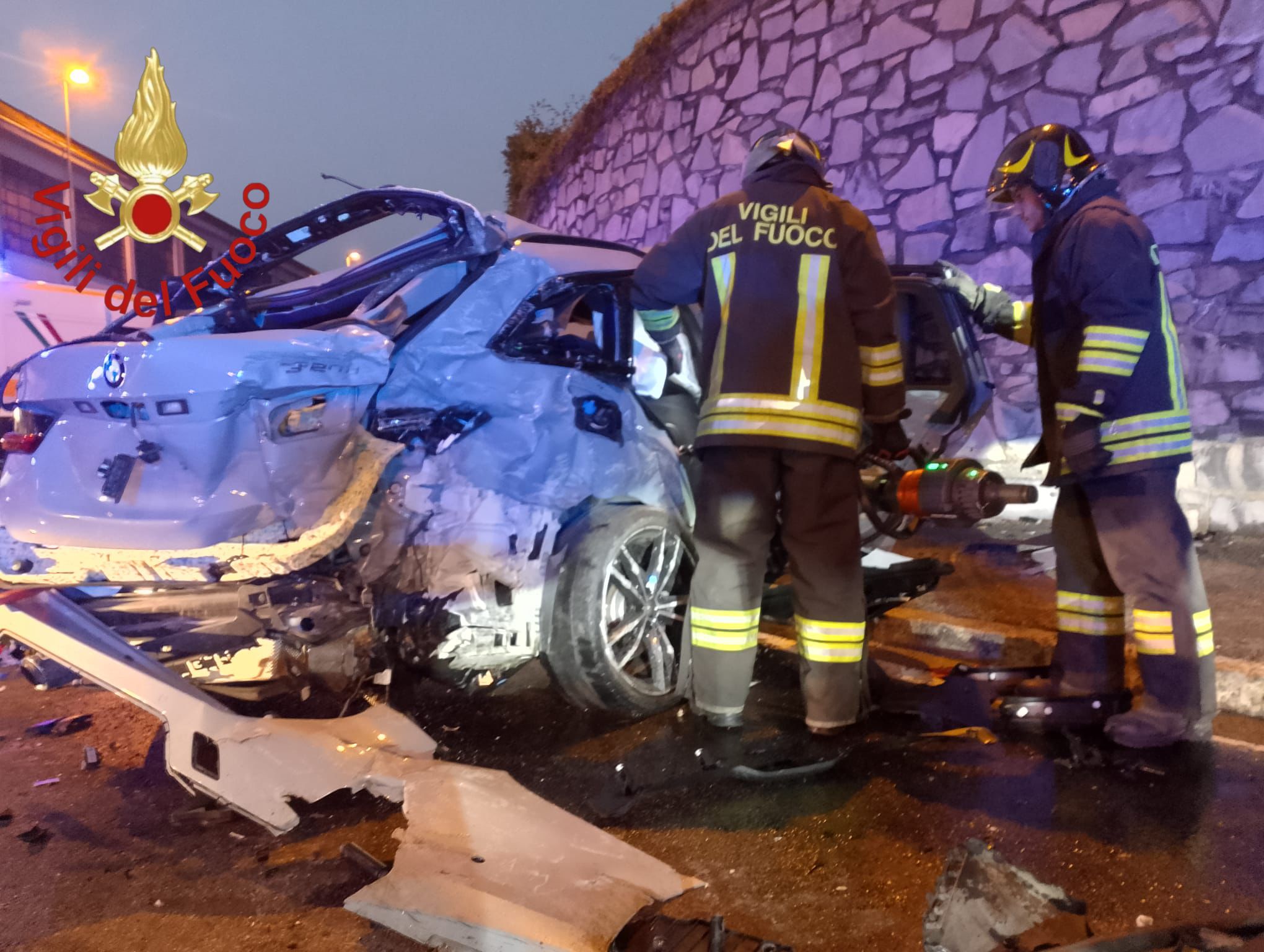 Grave incidente a Canzo, un uomo e il suo cane estratti dall’auto