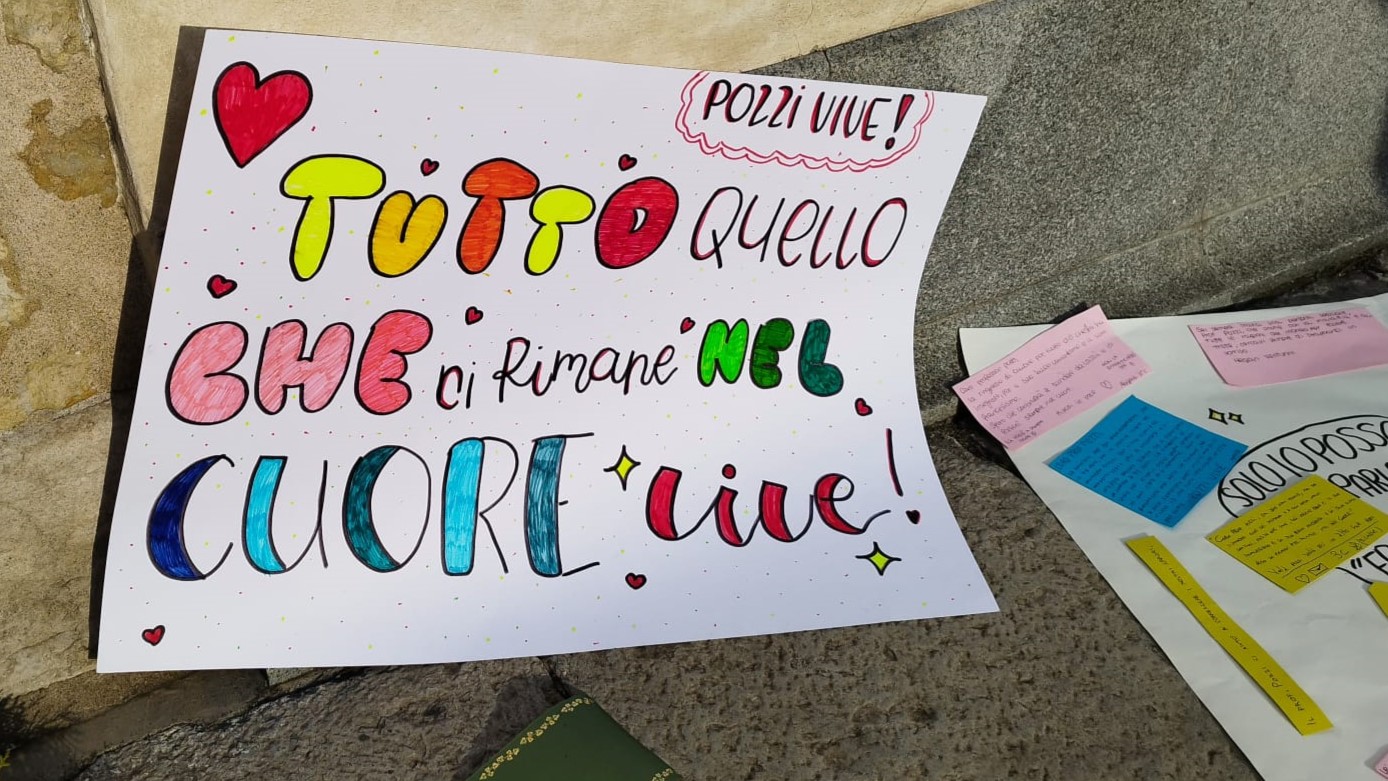 Sant’Agostino, folla e commozione per l’ultimo saluto a Stefano “Tete” Pozzi