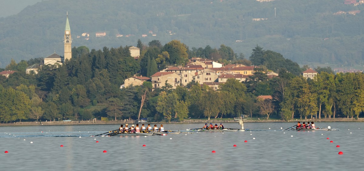 Lago di Pusiano, raduno prenatalizio per le giovani promesse del remo lombardo