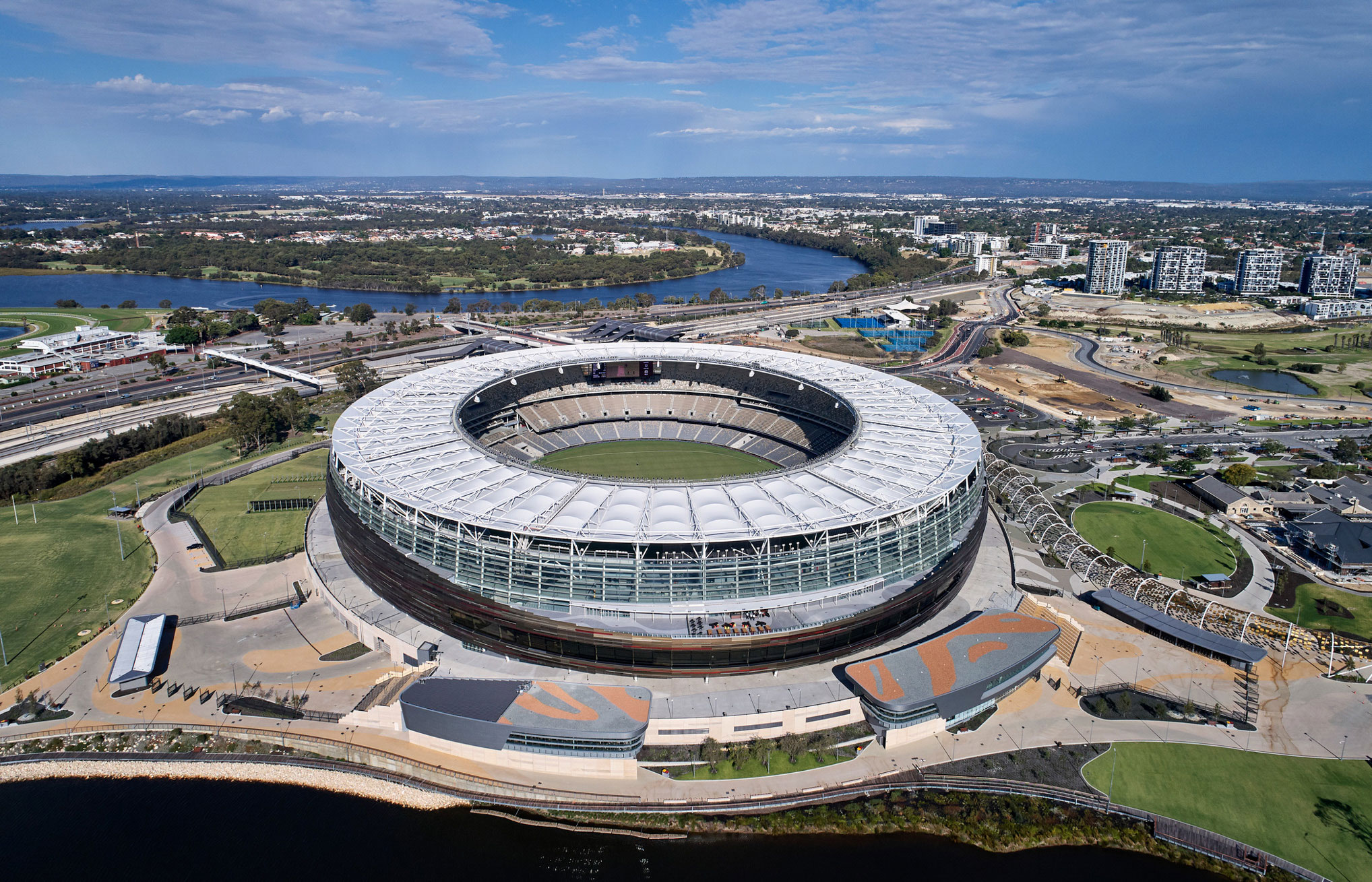 Milan-Como a Perth, decisive le garanzie di Collina su arbitro e Var asiatici
