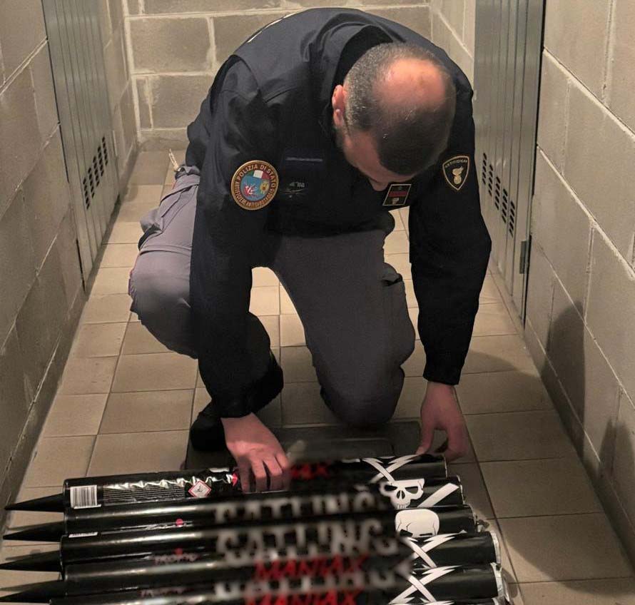 Quintali di fuochi accumulati in modo pericoloso, maxi sequestro della polizia