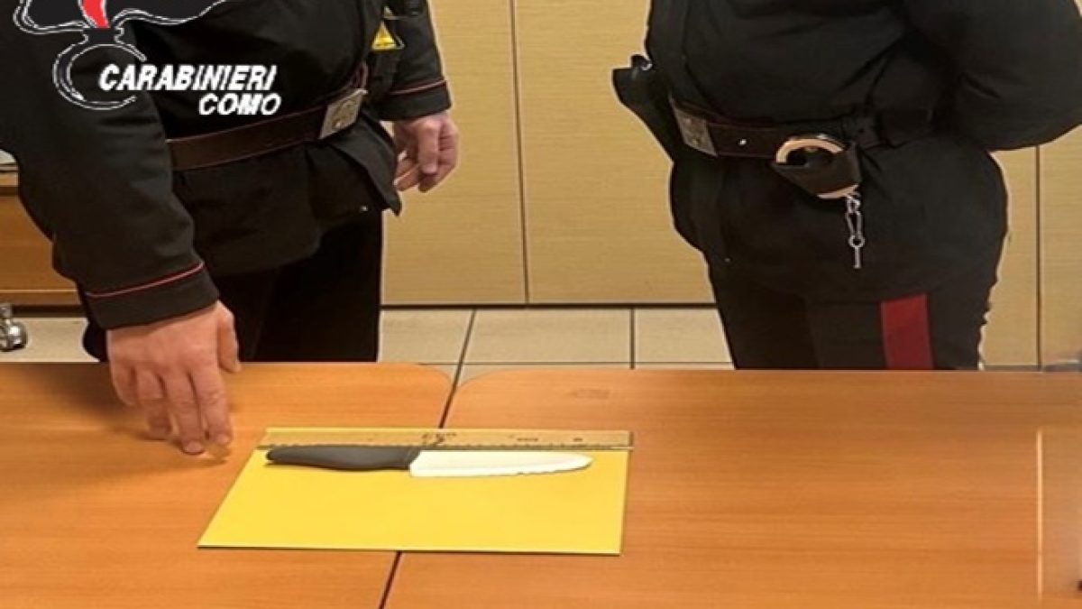 donna minaccia vicini