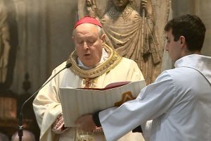 In Duomo la messa e il Te Deum, il cardinale Cantoni: “È tempo di piangere davanti alle tragedie del mondo”