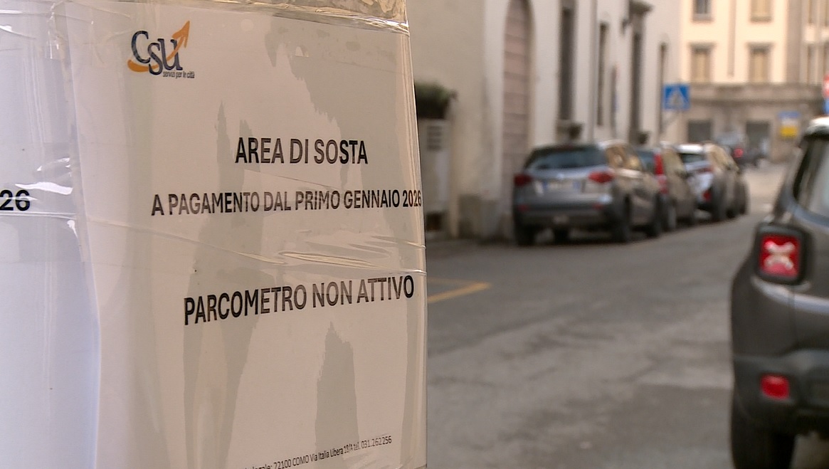 Parcheggi a Como, addio alle strisce bianche e gialle: in città arrivano nuovi parcometri