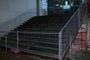 Scuola media Parini di Como, scala inagibile da 3 anni e mezzo: inizio lavori fissato a maggio 2026