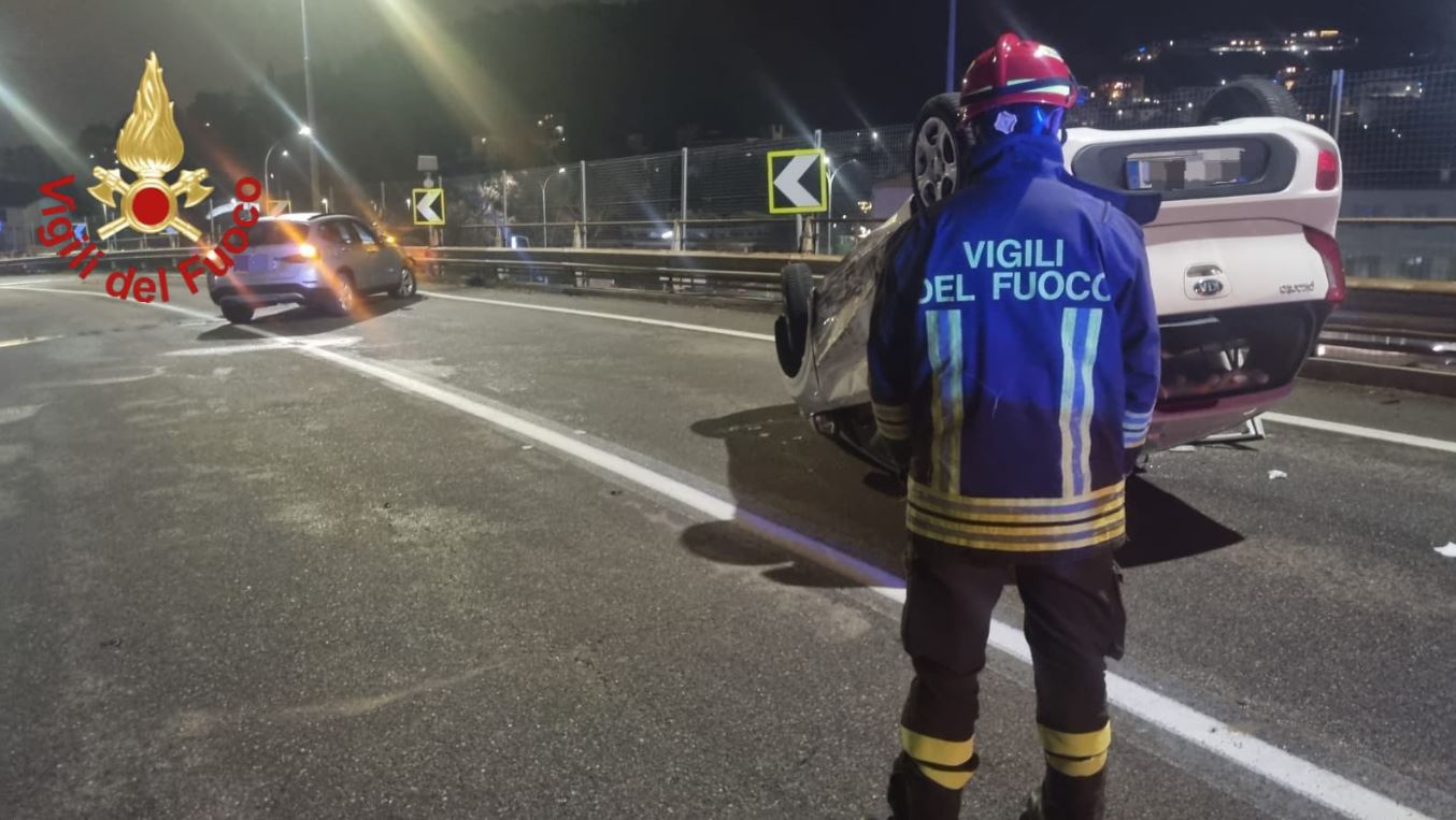 Como, scontro tra due auto sulla Statale Regina. Ferita una 26enne