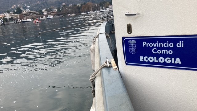 Sversamento di idrocarburi nel lago a Sant’Agostino, area ripulita