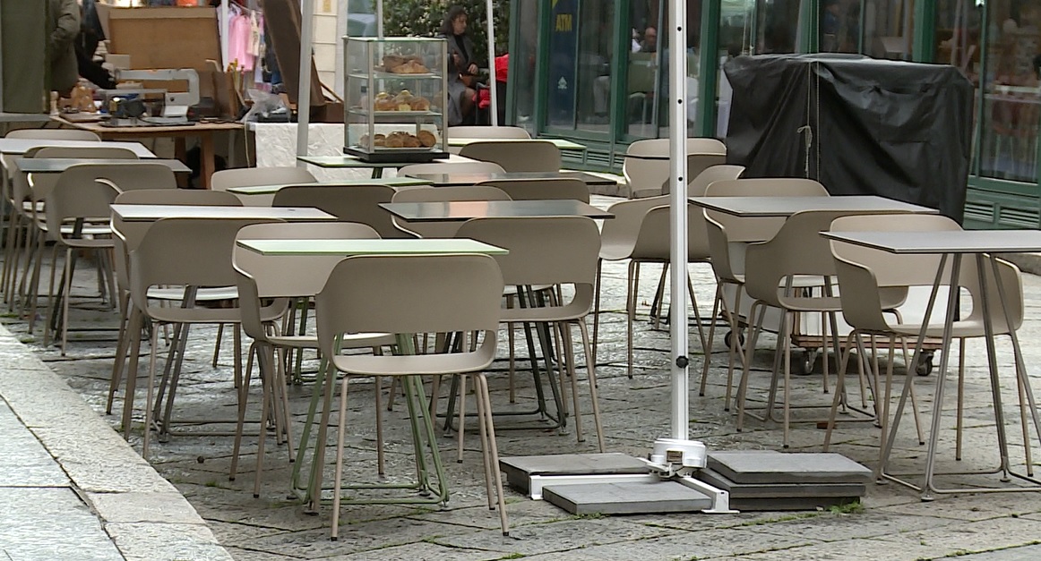 Como, le nuove regole su tavolini e suolo pubblico spaccano la commissione. Ora la parola passa al consiglio comunale