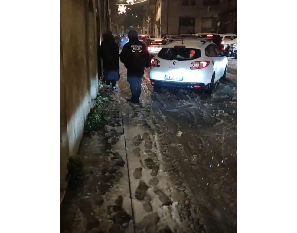 A Enna fitta nevicata notturna