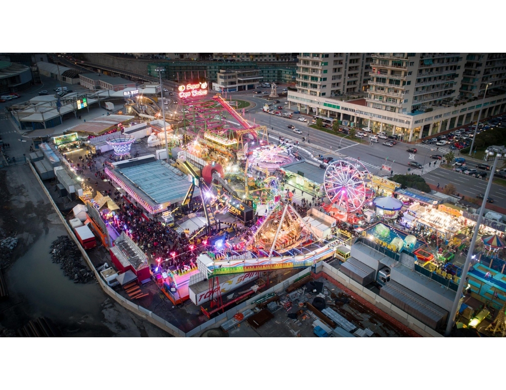 Al Luna Park invernale di Genova suonano ‘Faccetta nera’