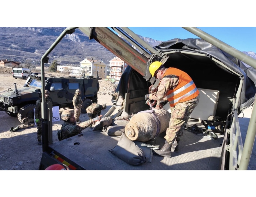 Dopo il disinnesco di una bomba riaperta la zona rossa in Trentino