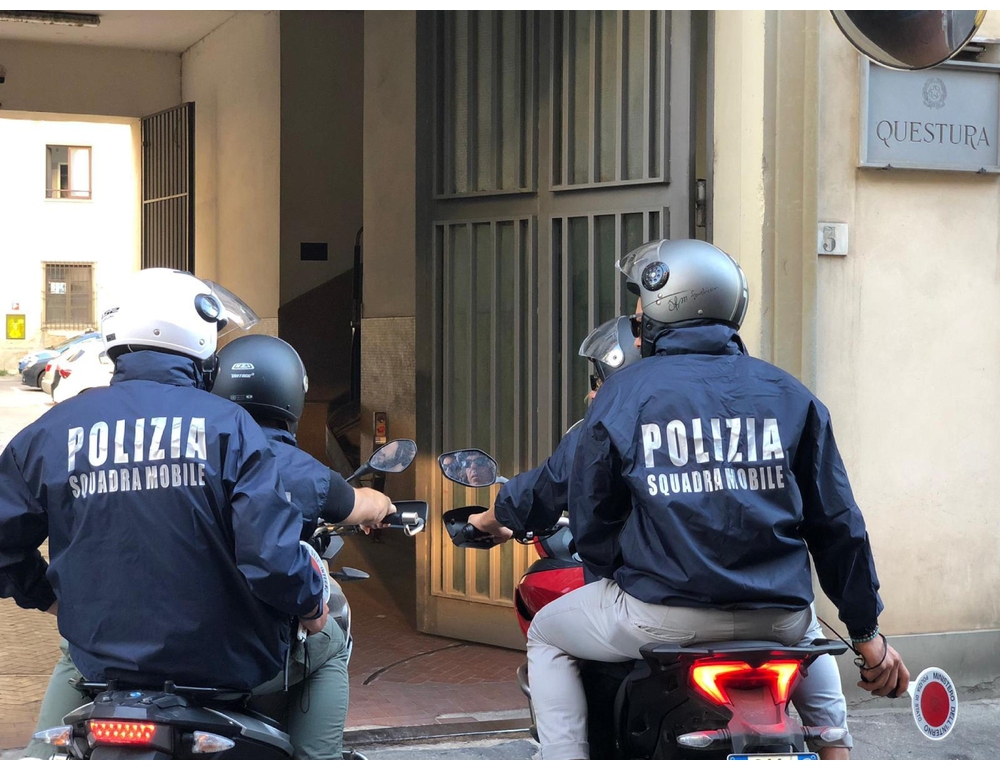 In quattro contro uno a colpi di lame e machete, arrestati a Firenze