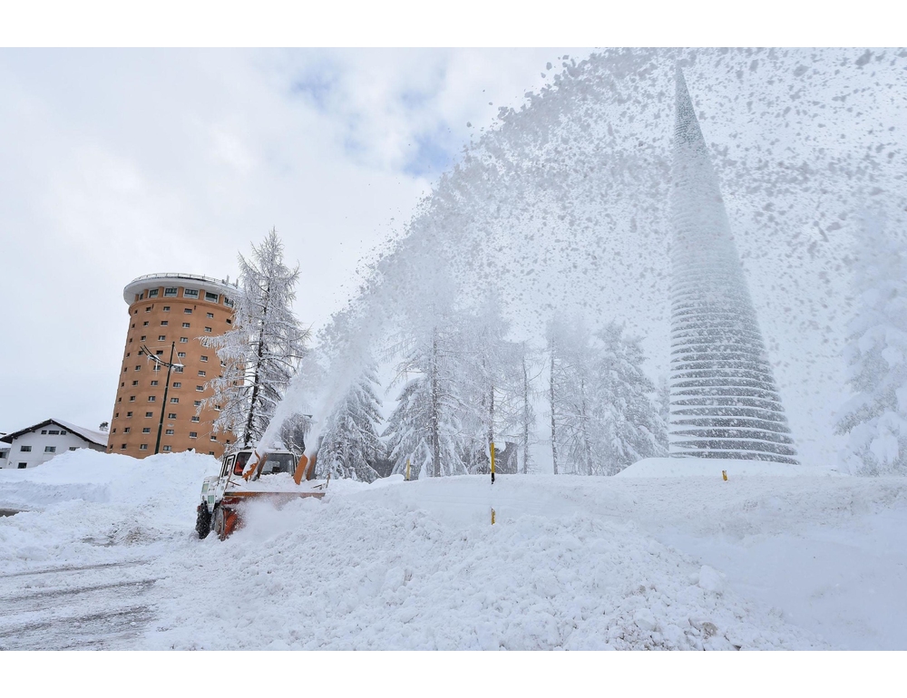 Irregolarità antincendio, sequestrata Torre Rossa a Sestriere