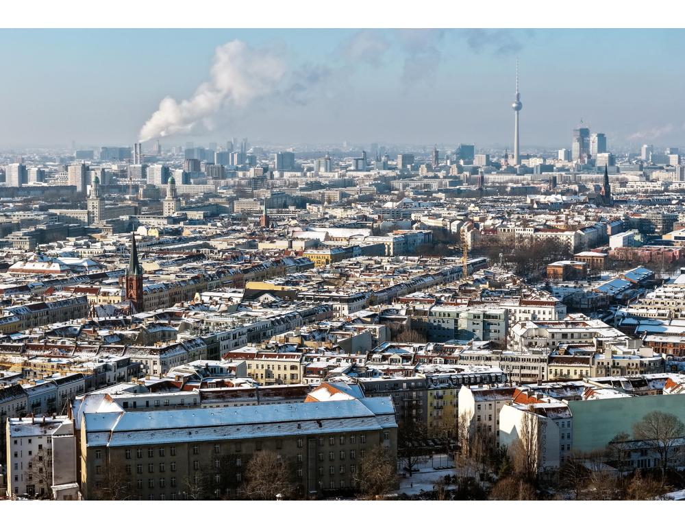 La Germania nel gelo. A Berlino -9 gradi, è caos neve ad Amburgo