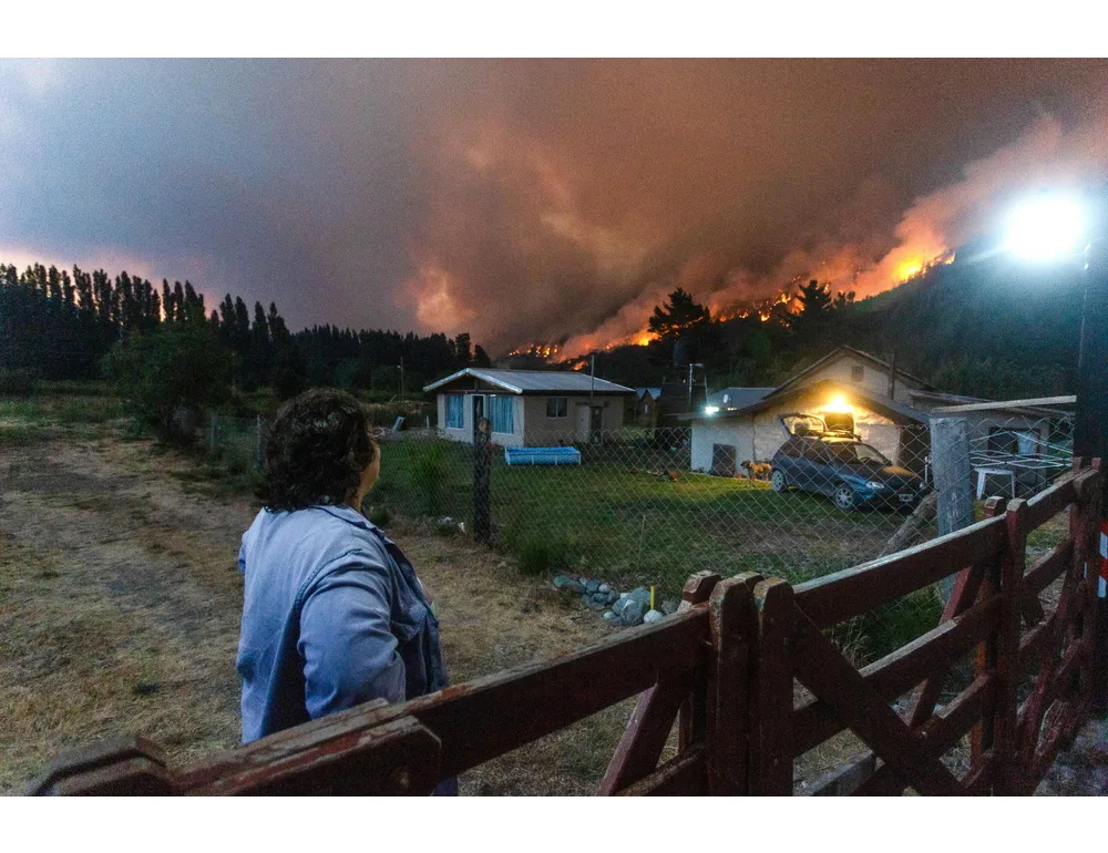 Patagonia argentina in fiamme, già bruciati 15mila ettari